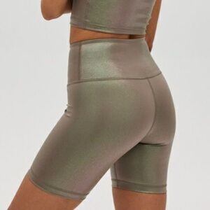 Aritzia TNA Metallic Sparkle Atmosphere Hi Rise Biker Shorts 7” Size Medium